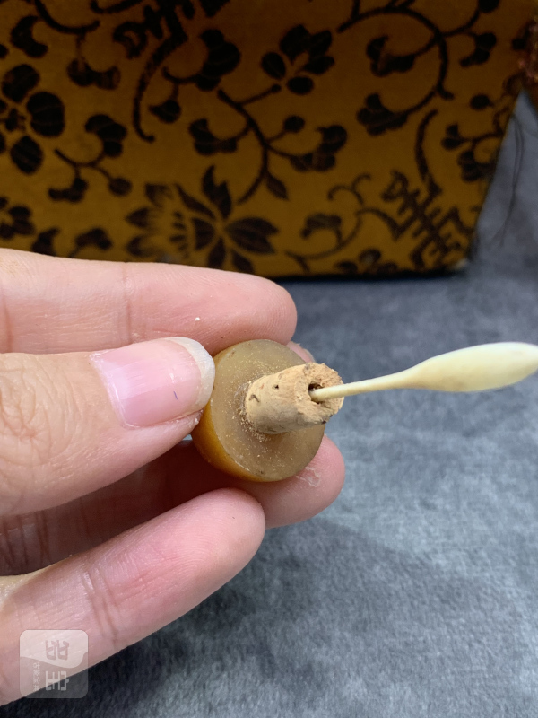 清黄玉浮雕兽耳衔环鼻烟壶 - 图11
